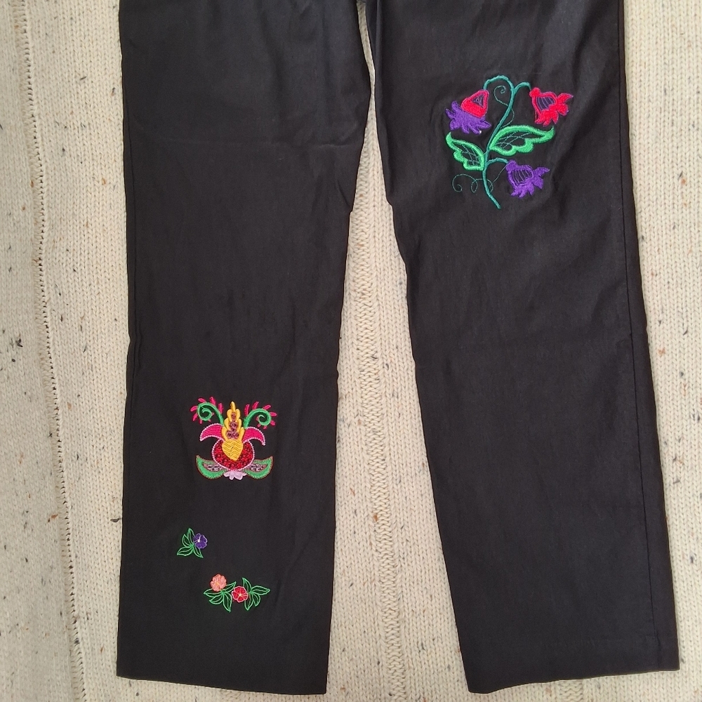Black Leggins with Floral Embroidery - Picture 11 of 12